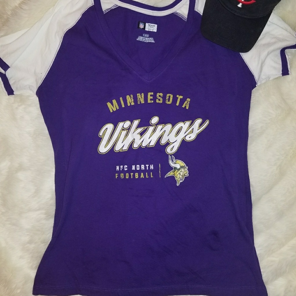 Nwot Vikings shirt